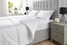 Load image into Gallery viewer, Downland Zip and Link 10.5 Tog Duvet