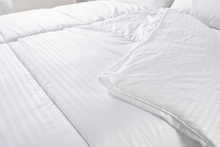 Load image into Gallery viewer, Downland Zip and Link 10.5 Tog Duvet