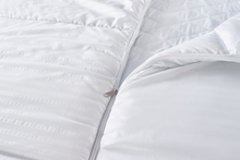 Load image into Gallery viewer, Downland Zip and Link 10.5 Tog Duvet